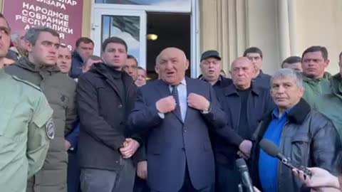 По итогам переговоров в парламенте выступил спикер Валерий Кварчия