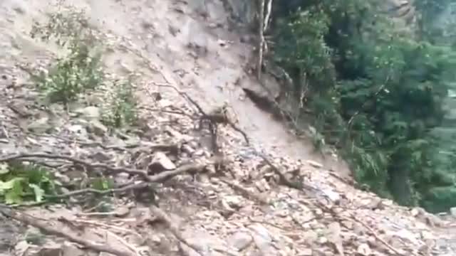 Incredible footage showing landslide