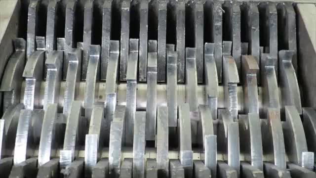 AFRICAN CROCODILE VS SHREDDING MACHINE! COOL EXPERIMENT_Cut.mp4