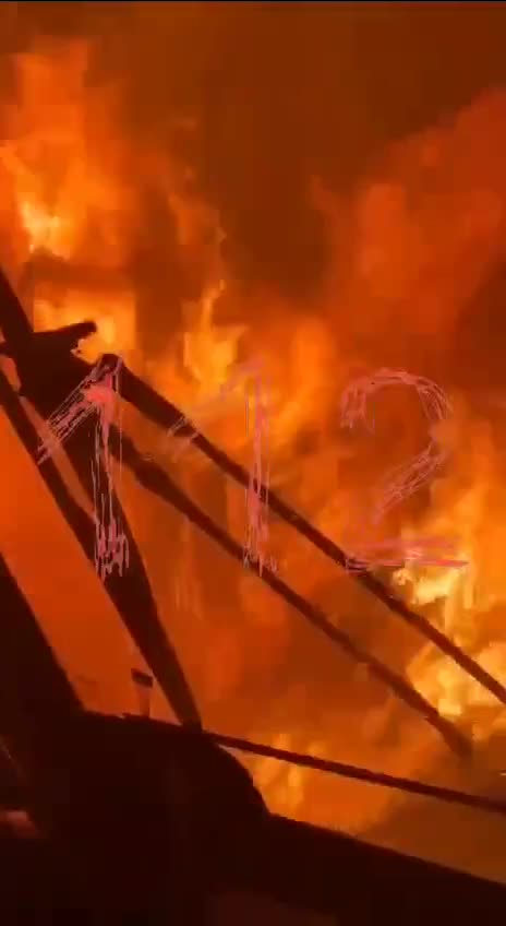 🔥 In Buryatia, Russia, a large-scale forest fire with an area of ​​30,000+ hectares