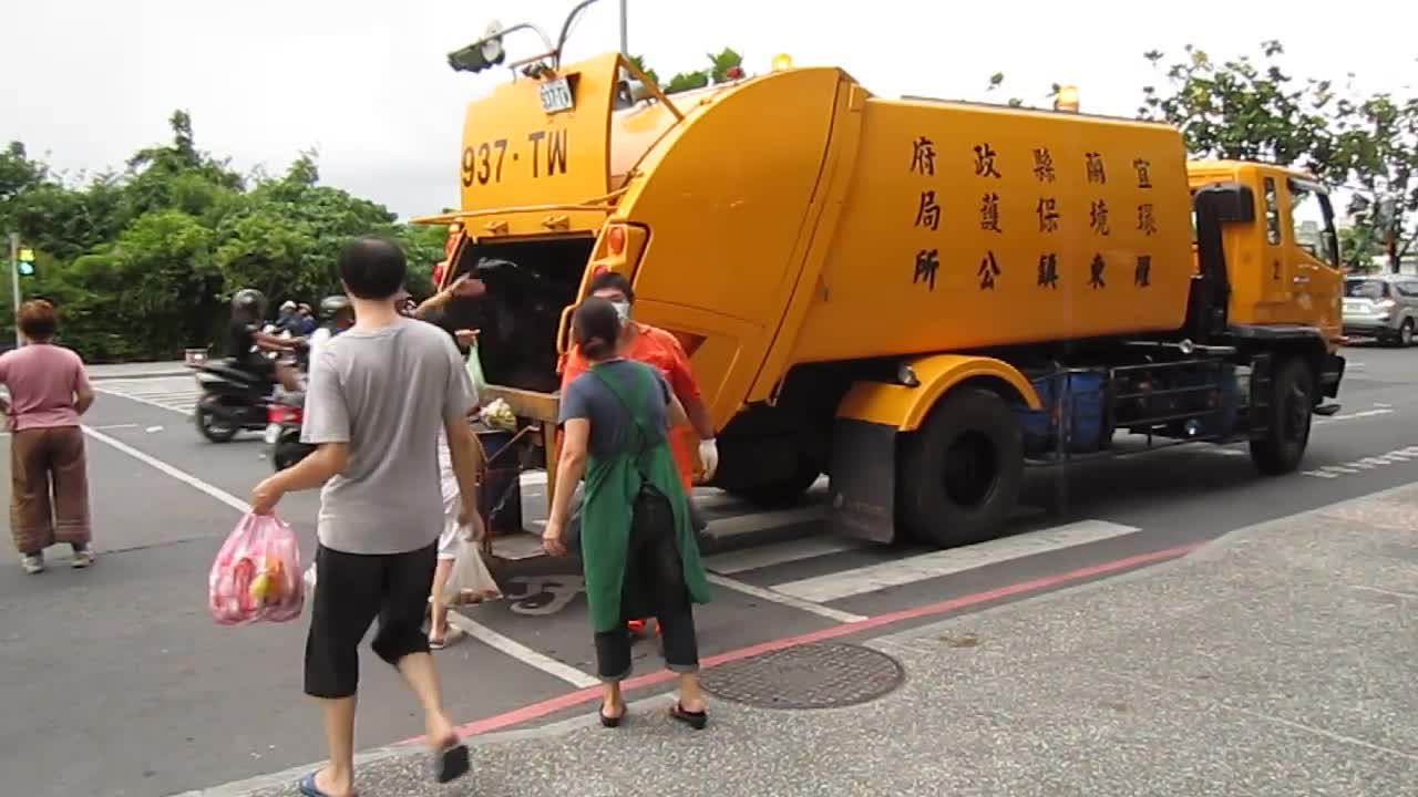 Musical Trash Truck in Taiwan