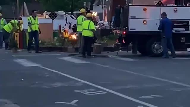 Minneapolis Workers Move into Clear Memorial at George Floyd Square