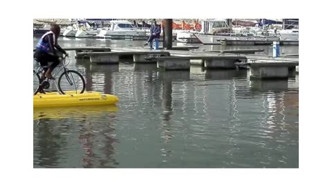 Bike on water | Bicicleta na água #shorts