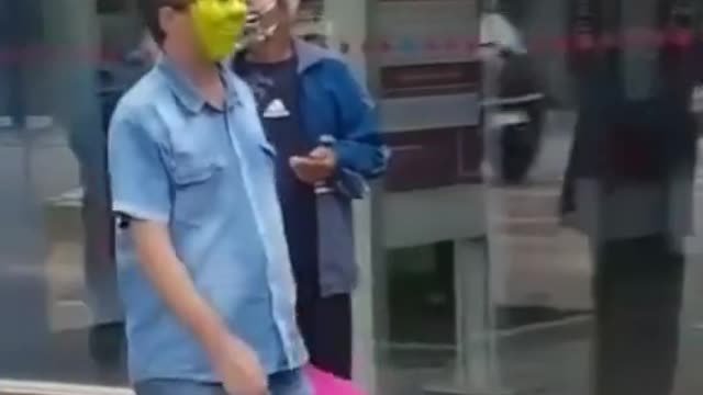 Funny video This guy leaves the house with the wrong mask