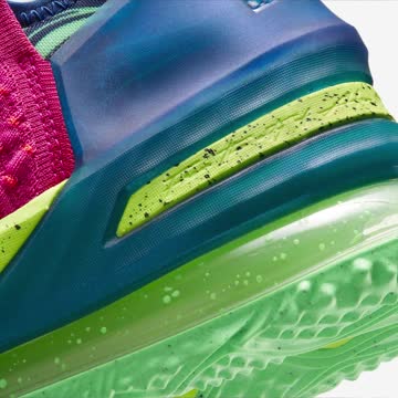 LeBron 18 'Los Angeles By Night'