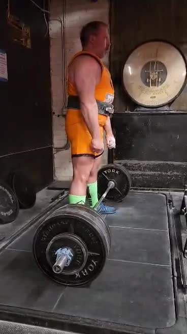 645 lb deadlift