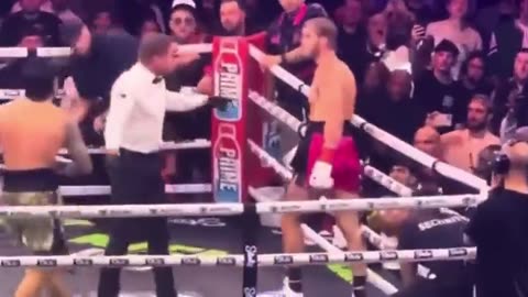 A member of Logan Paul's Security ENTERED the Ring EARLY Round 6