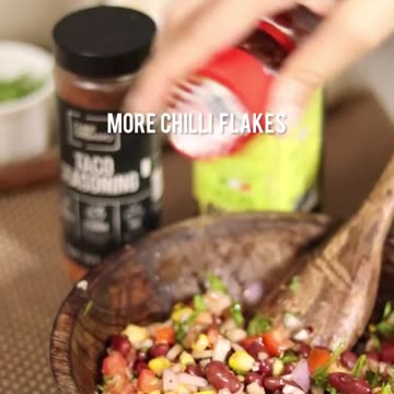 "Fiery Flavors and Fresh Delights: Exploring the Vibrant World of Mexican Salads 🥗🌶️"