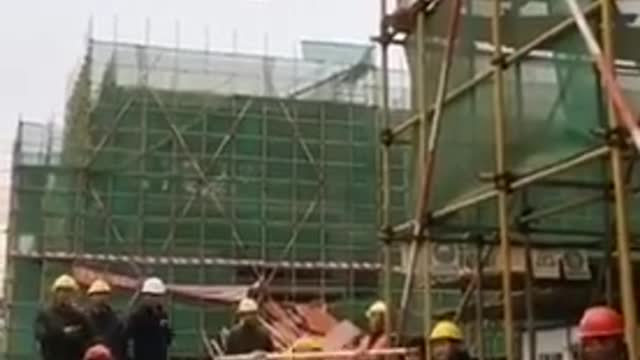 Metro Train Worker Shwoing His Dance Perform//Michal Jackson