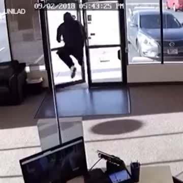 szczepionki powodują rozluźnienie mięśni dłoni ;-)