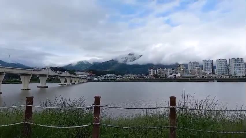 Beautiful clouds and tree scenery along the Han River where the rain stopped