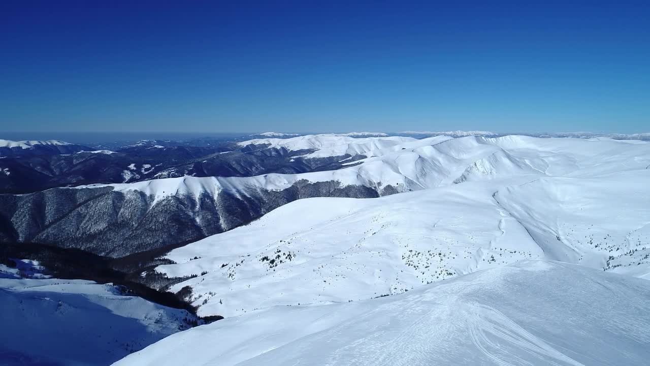 Mountain range in a clear sky day