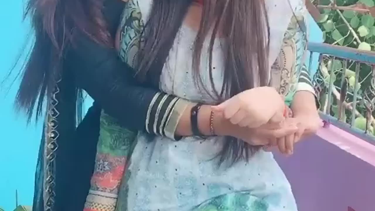 Main tumhe chahoon song Girls