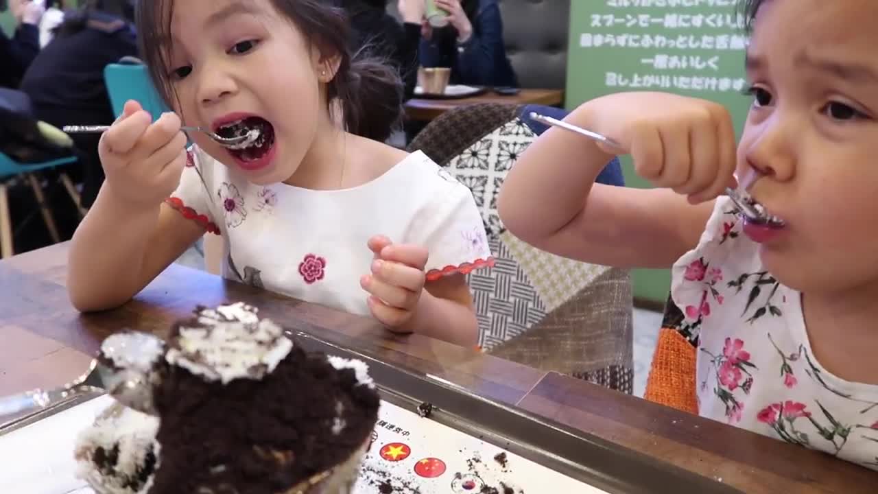 WE TRY KOREAN STREET FOOD IN TOKYO