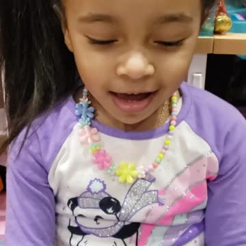 Little Girl Stella Does her Nails 💅 Barbie Press on Nails