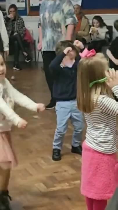 Lil Kid Jiggin Bangin Rollin to Neighborhood Hit Yo Lupe