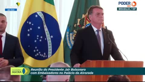 Jair Bolsonaro se reúne com embaixadores