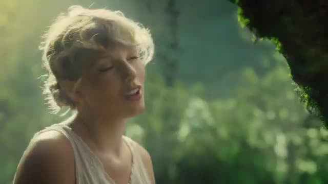 Music Video Dark Clip Taylor Swift - Cardigan