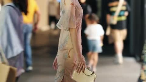 It seems that such a good-looking lady usually doesn't have a boyfriend