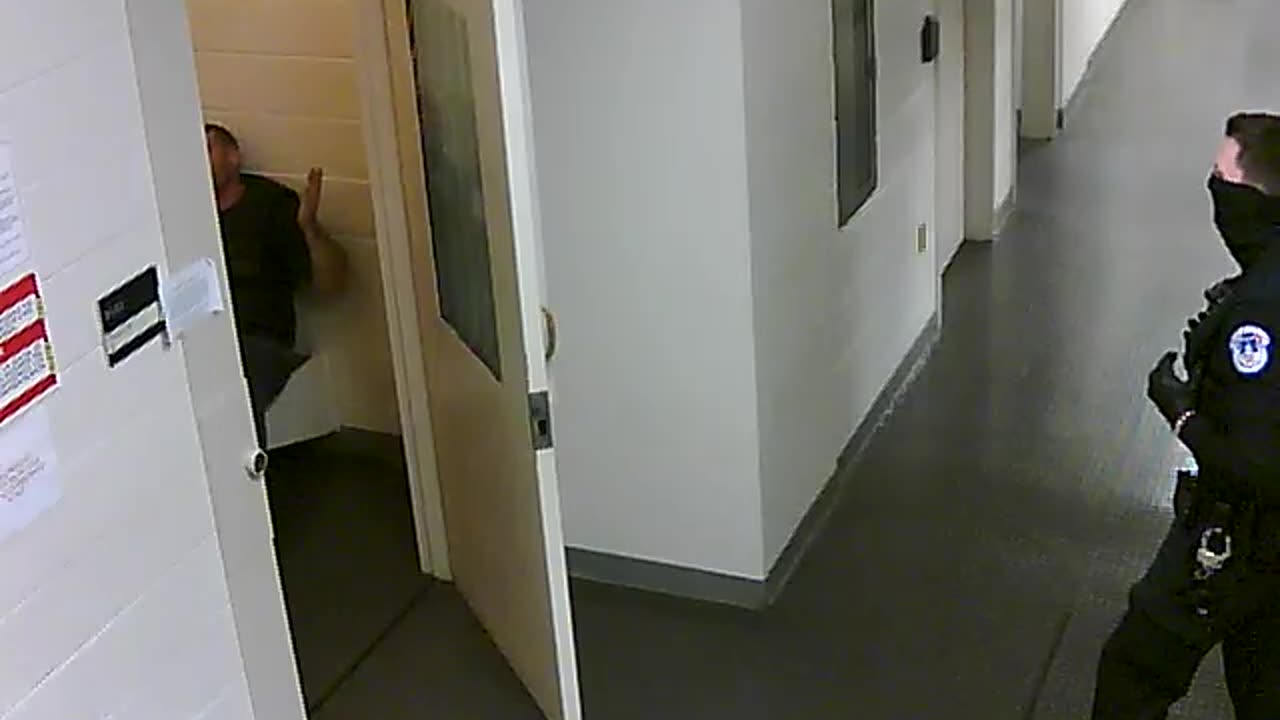 1665HQOB02PrisonerProcessingCell_2021-01-06_19h20min01s753ms.mp4