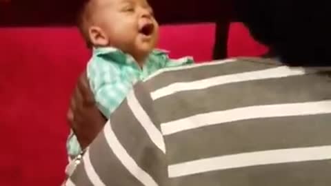 Baby sings at church - Adorable