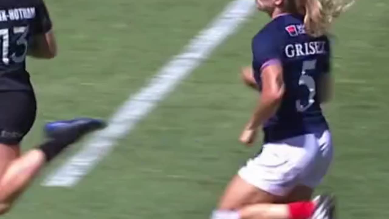 Joanna Grisez sprints across the field for an epic tackle! 🏉🔥 Opponent team left stunned! 😳💥