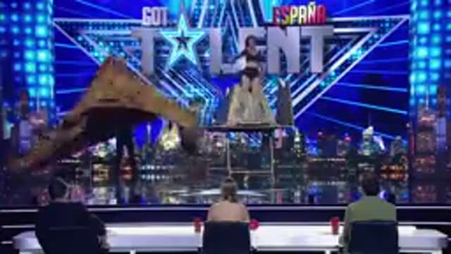 DANGEROUS STUNT Shocks Judges on Spain's Got Talent 2021 | Magicians Got Talent