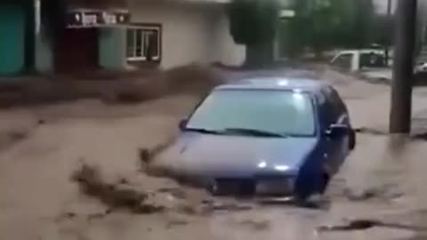 Mexico:Severe flooding and floated several vehicles in Xochiltepec