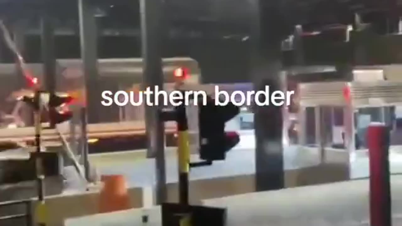 A large convoy of trucks just breached the U.S border patrol check point in Arizona