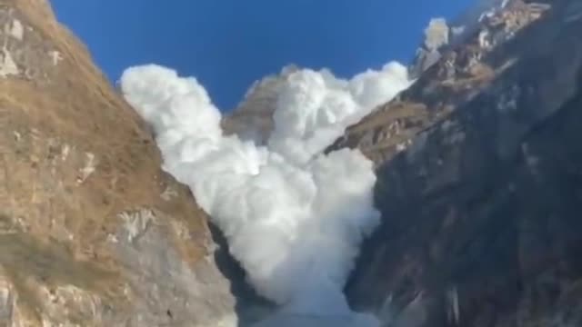 Massive Everest Avalanche Shot from Kapuche Lake, Nepal