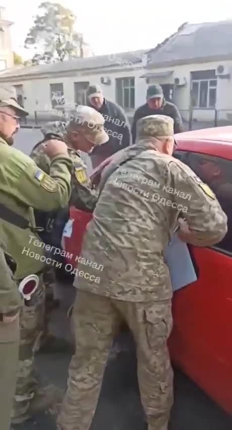 The Ukrainian Zelensky regime's TCC abductors fails to abduct a man in a car
