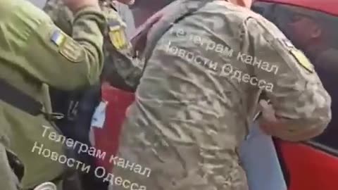 The Ukrainian Zelensky regime's TCC abductors fails to abduct a man in a car