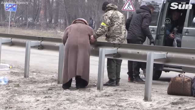 Ukraine civilian flee as Russia shelling intensifies in Ukraine city of irpin