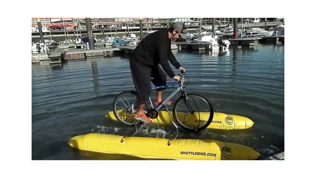 Bike on water | Bicicleta na água #shorts