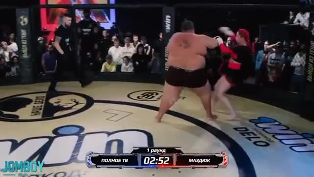 139 pound women fights a 529 pound man