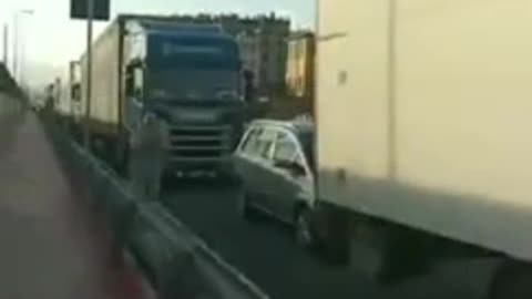 ECHOES AROUND THE WORLD-Blockade Genoa Italy protest va mandate