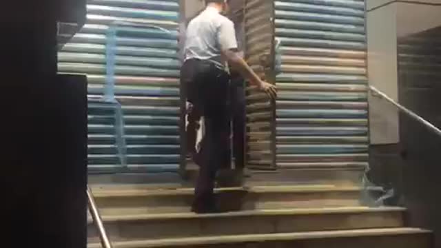 721 元朗警署落閘