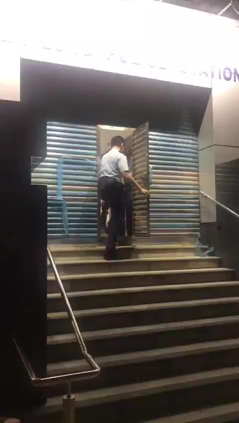 721 元朗警署落閘