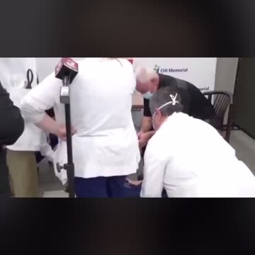 Frontline Nurse Takes covid Vaccine and faints