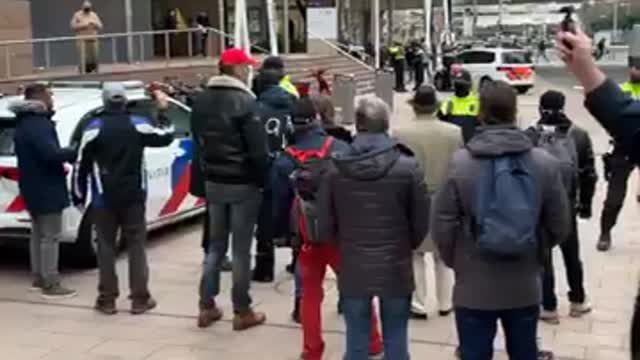 VERSLAG VAN GEWELD DOOR POLITIE RECHTBANK DENHAAG