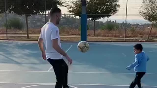 Dad pulls off mind-blowing trick shot for his son