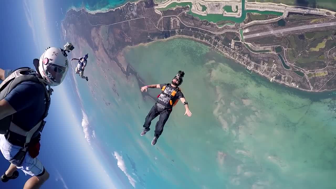 Skydiving over the Bahamas - Best jumps of 2018-10