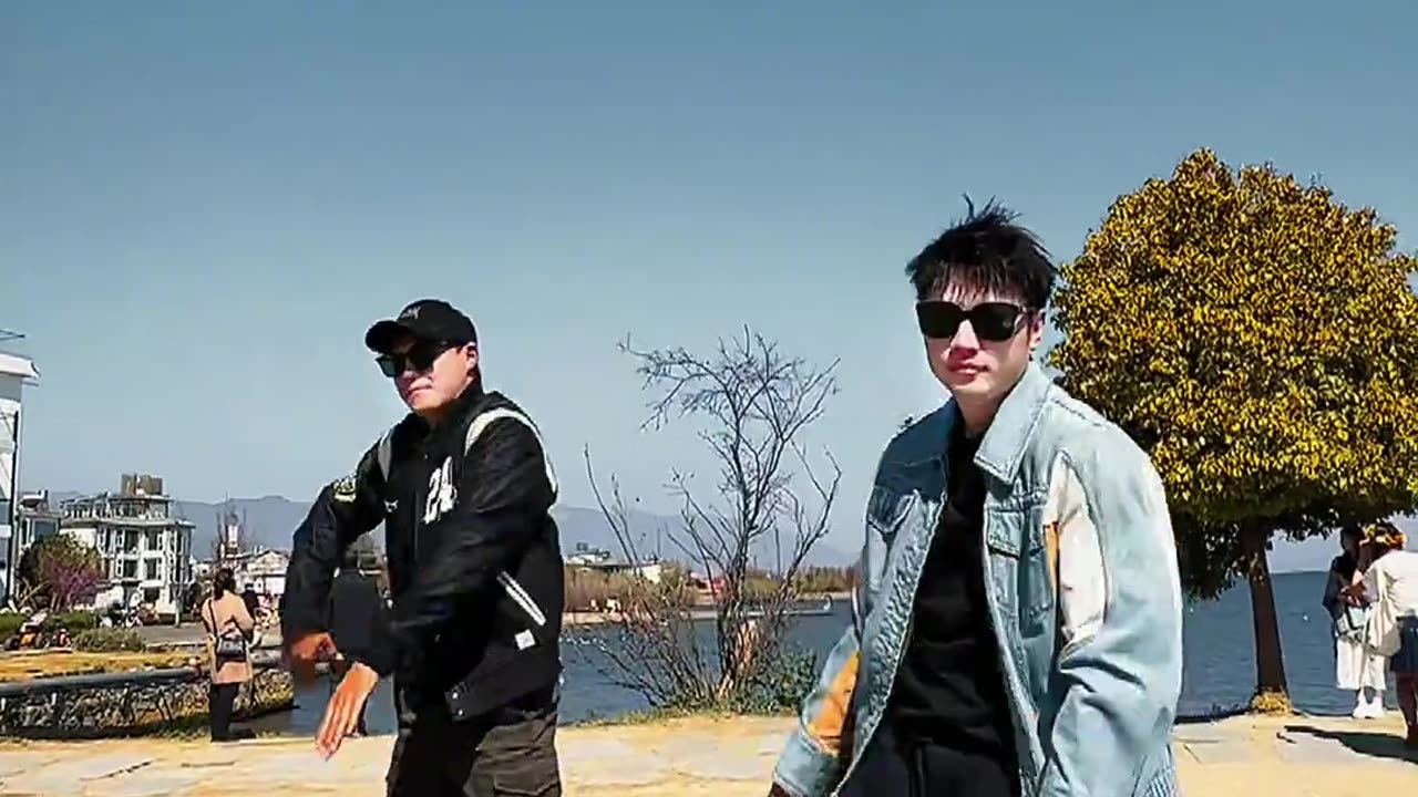 New trend dance in China. A Kazakh singer's song; Yürek (heart)