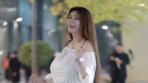 The young lady in high heels shows the charm of the goddess