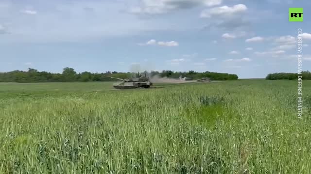 Russian T-90 Tank Crews Capture Ukrainian Weapons & US-Made Equipment