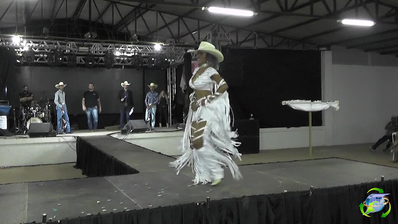 Desfile Garota Espoalta 2018 Trage Gala Country