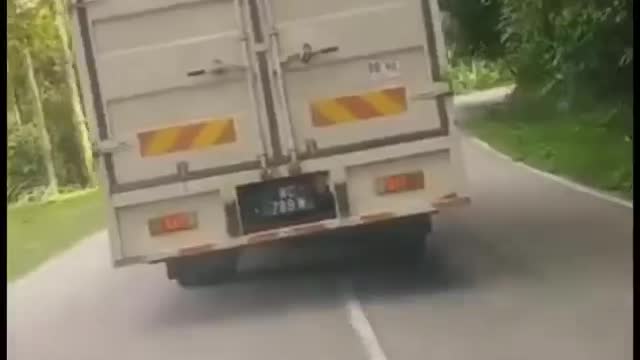 Racing Lorry with Good Skills