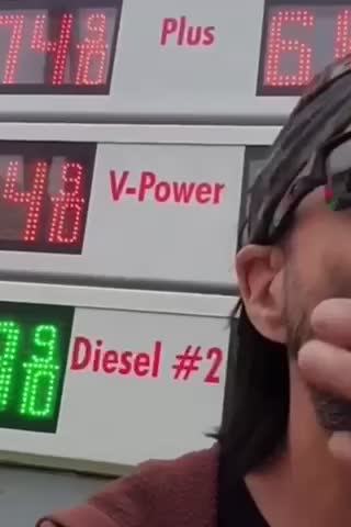 Stop sending our money to Ukraine stop sponsoring nazis