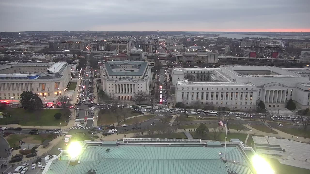Camera0901USCDLADomeSouth_2021-01-06_Starting_at_17h00min02s397ms.mp4