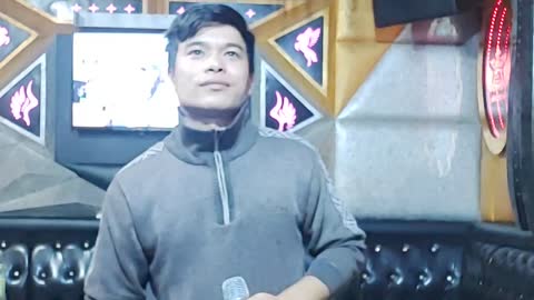 Cốn đì nọong báu mặc //bảongoc trong phòng hát